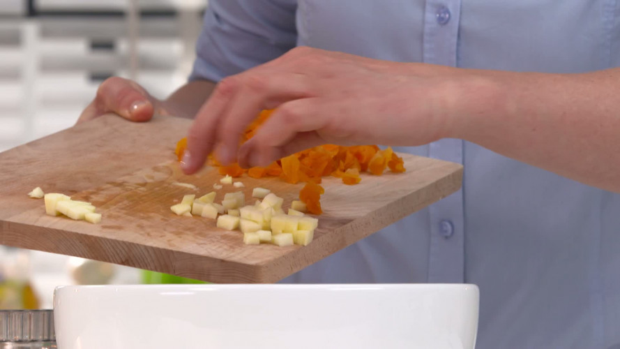 Zoete appel-abrikozenbroodjes R179240 stap 03.mp4