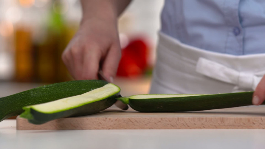 Groene lentesalade met avocadodressing stap 01.mp4