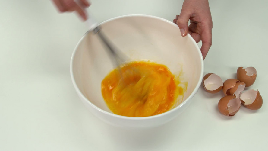 Ovenomelet met prei en spinazie stap 03.mp4