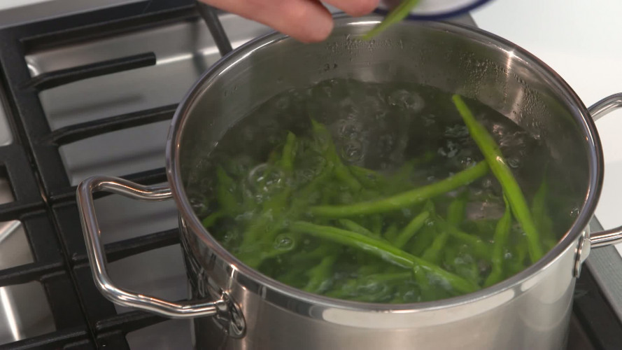 Rucolasalade met bonen en ei R810368 stap 02.mp4