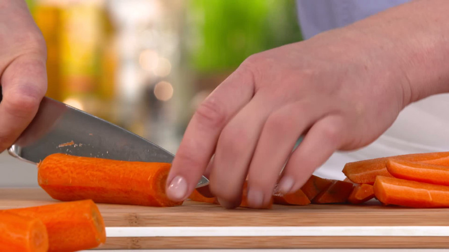 Hutspot van witte bonen en tijmkip R674390 stap 02.mp4