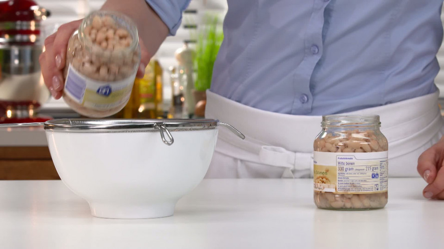 Hutspot van witte bonen en tijmkip R674390 stap 04.mp4