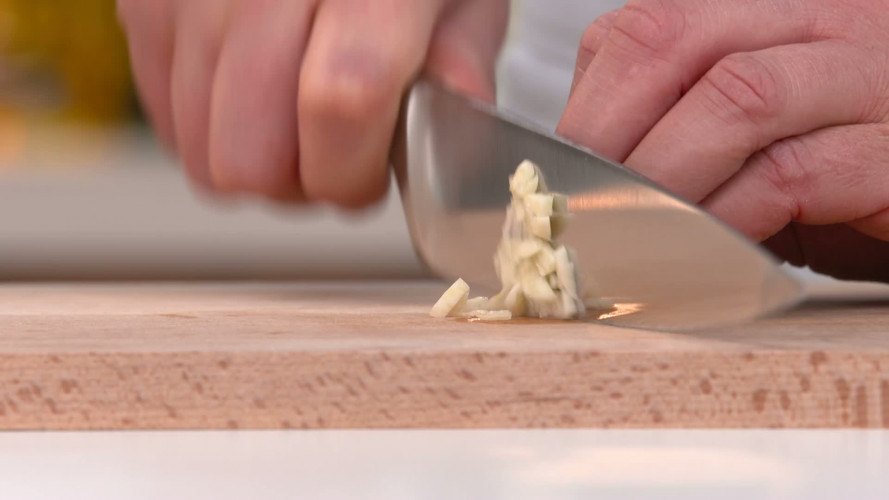 Auberginestoofpot met kikkererwten R377926 stap 01.mp4