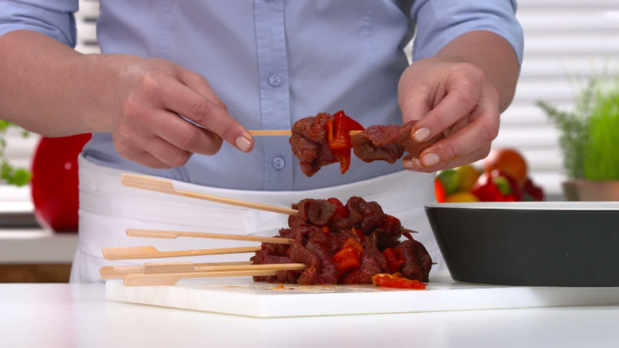 Couscoussalade met runderspiesen R726344 stap 09.mp4