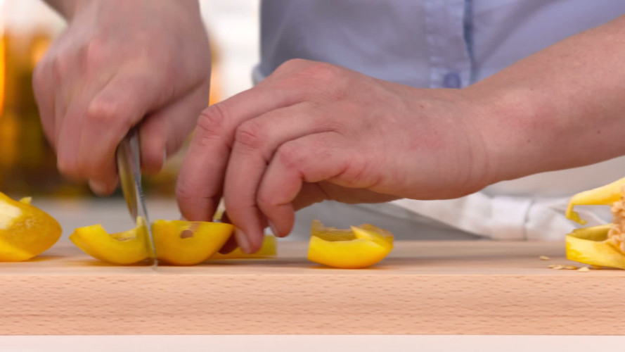 Groentespiesen met falafel R726398 stap 02.mp4