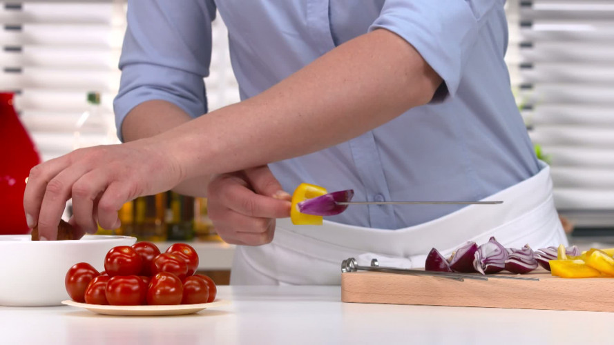 Groentespiesen met falafel R726398 stap 03.mp4