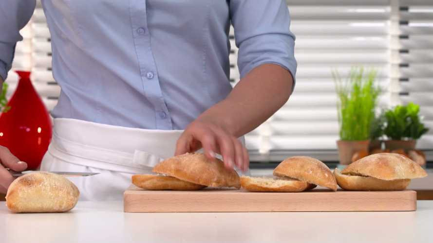 Dubbele capreseburger R726336 stap 06.mp4