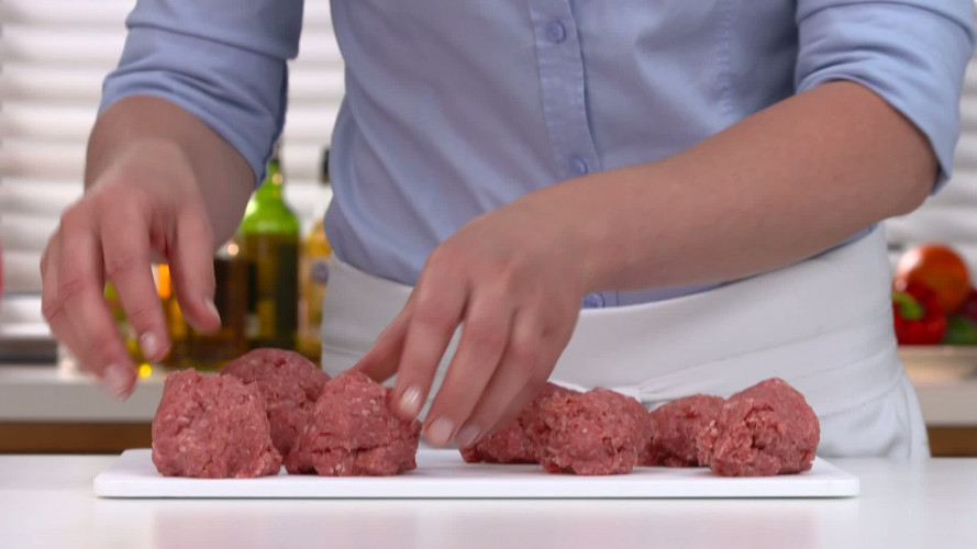 Dubbele capreseburger R726336 stap 04.mp4