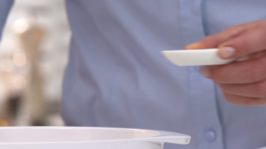 Vruchtenbrood met gedroogde bessen en noten stap 01.mp4