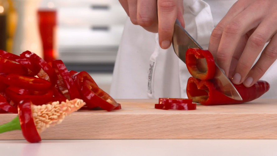 Pizza met chorizo-kip balletjes stap 02.mp4