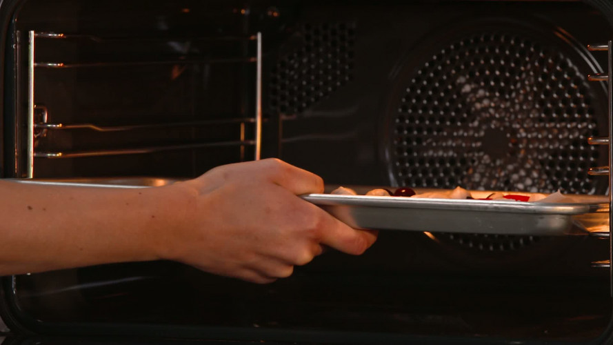 Pizza met chorizo-kip balletjes stap 07.mp4