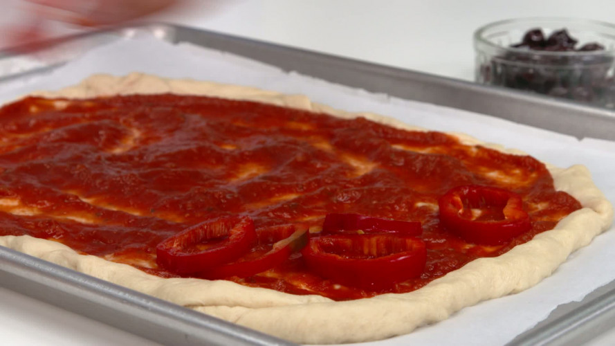 Pizza met chorizo-kip balletjes stap 04.mp4