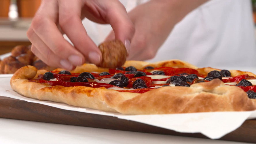 Pizza met chorizo-kip balletjes stap 08.mp4