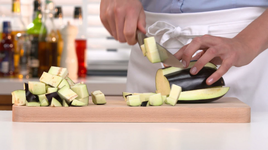 Tajine met aubergine R176374 stap 02.mp4