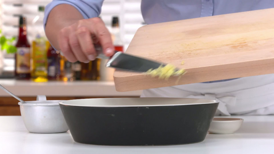 Kip tandoori aan de spies R810366 stap 02.mp4