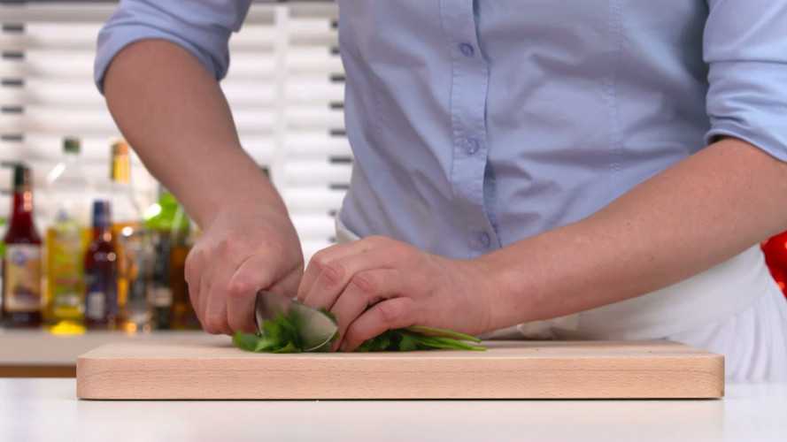 Kip tandoori aan de spies R810366 stap 05.mp4