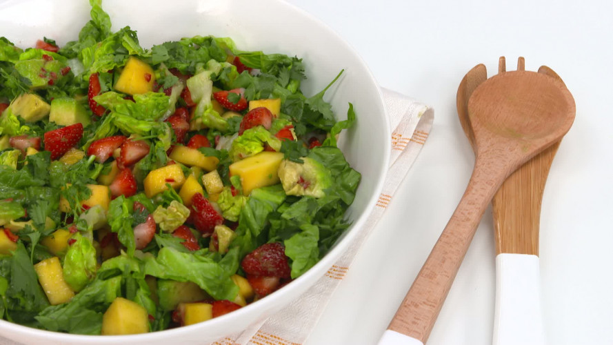 Salade met avocado, mango en aardbeien R668548 stap 06.mp4