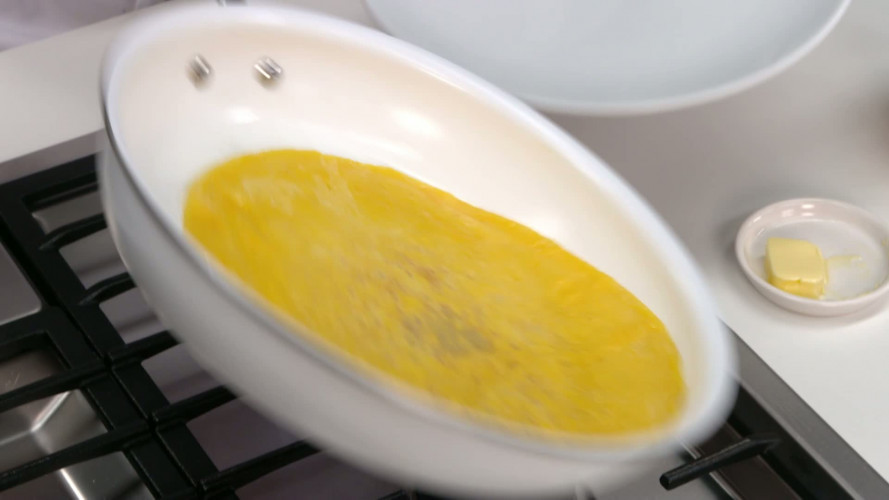 Honingomeletjes met aardbeien R249236 stap 04.mp4