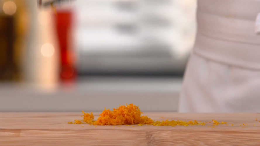 Kip met za'atar en Siciliaanse couscous R1038418 stap 02.mp4