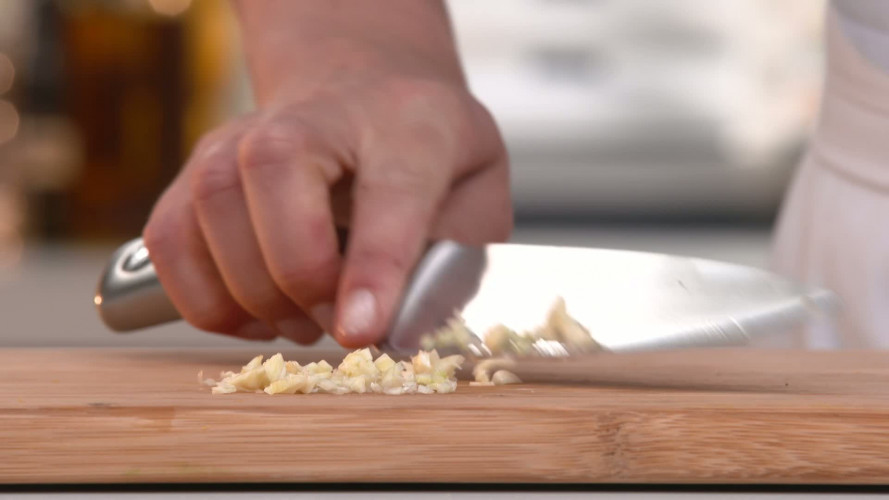 Kip met za'atar en Siciliaanse couscous R1038418 stap 04.mp4