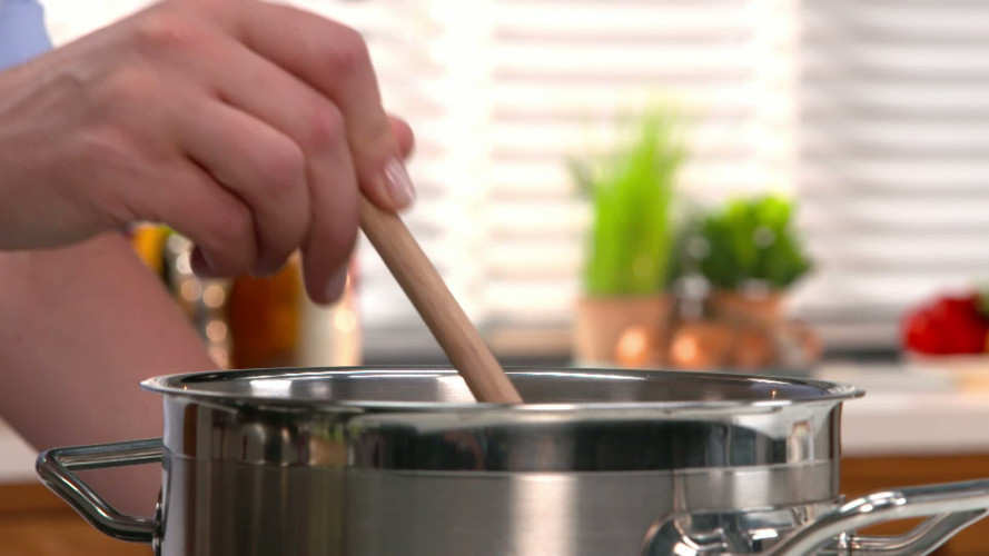 Groenten in Thaise currysaus R1055420 stap 01.mp4