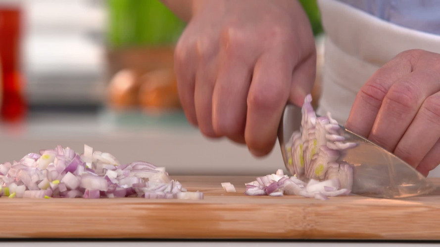 Zomerpasta met tuinerwten en munt R646700 stap 02.mp4