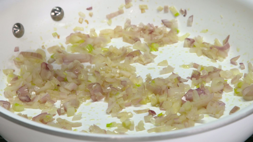 Zomerpasta met tuinerwten en munt R646700 stap 03.mp4