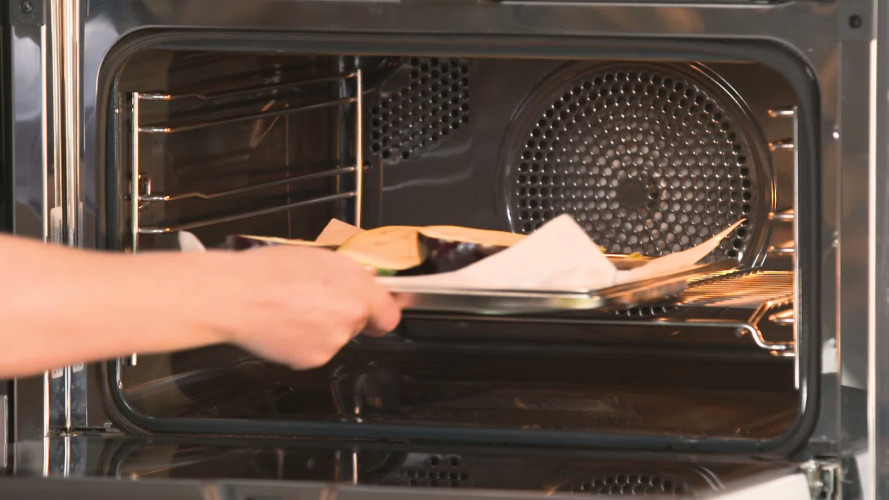 Gevulde aubergine & paprika met mediterrane bulgur stap 03.mp4