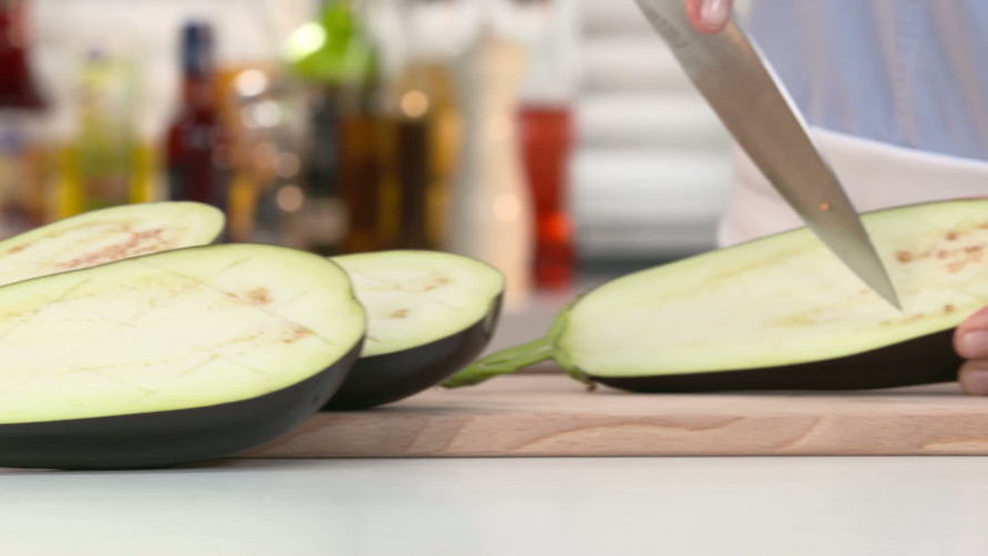 Gevulde aubergine & paprika met mediterrane bulgur stap 02.mp4