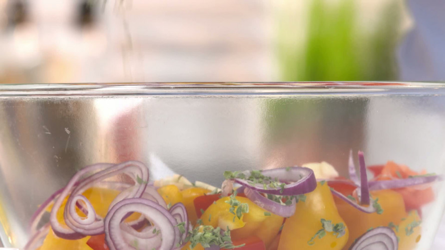 Mediterrane groenten van de barbecue R189764 stap 04.mp4