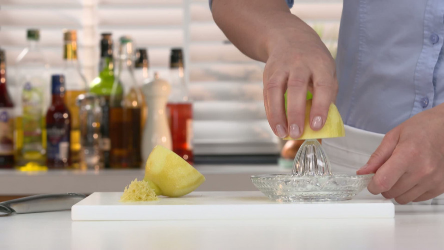 Kip-citroen-rozemarijnspiesen R951580 stap 03.mp4