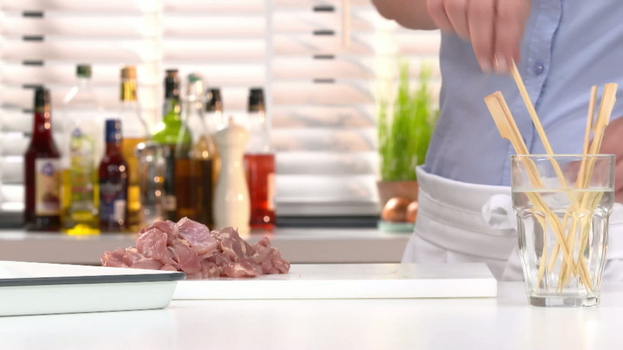 Kip-citroen-rozemarijnspiesen R951580 stap 01.mp4