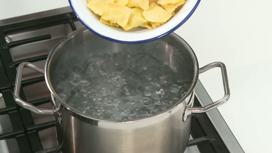 Spinaziesalade met pasta en avocado R438402 stap 01.mp4