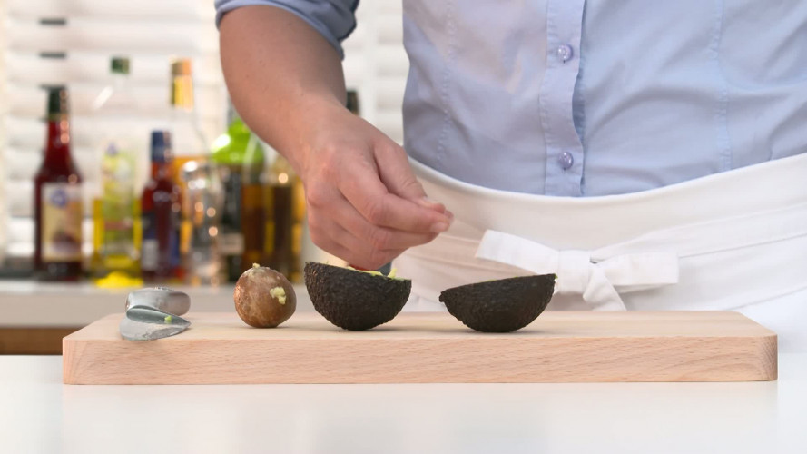 Spinaziesalade met pasta en avocado R438402 stap 04.mp4