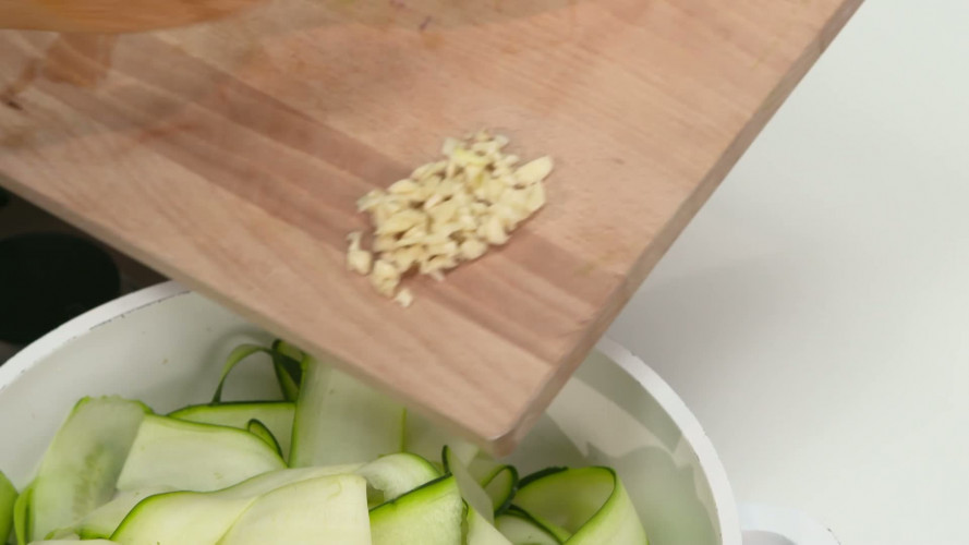 Schelpjes met courgette, munt & amandelen stap 04.mp4