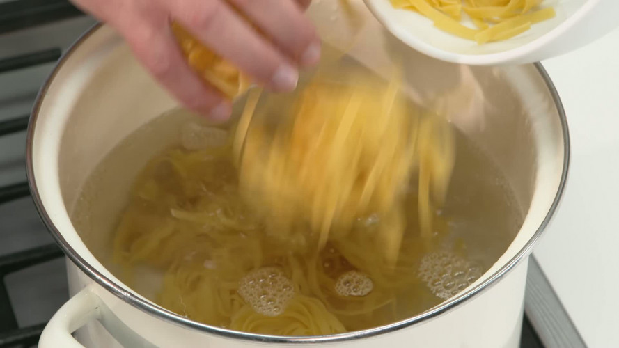 Tagliatelle met citroen en Hollandse garnalen stap 01.mp4