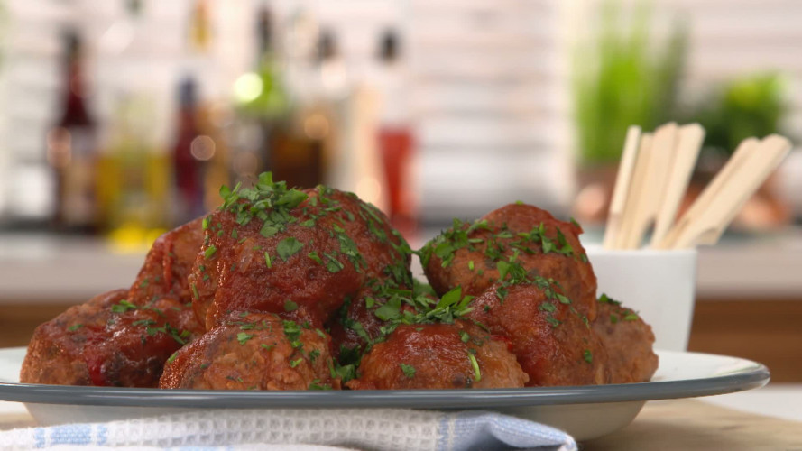 Spaanse gehaktballetjes in pittige tomatensaus (albondigas) R521180 stap 08.mp4