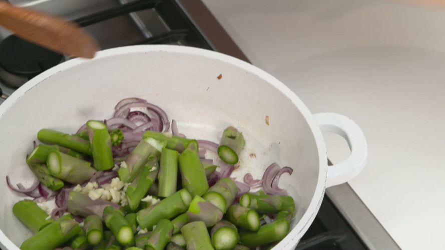 Frittata met groene asperges en snijbiet stap 04.mp4