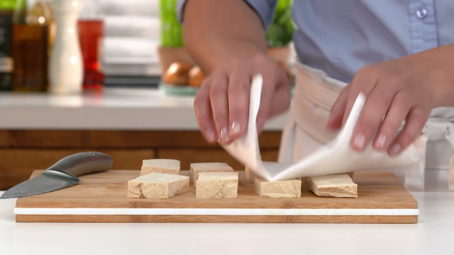 Quinoasalade met goudbruine tofu R882630 stap 01.mp4