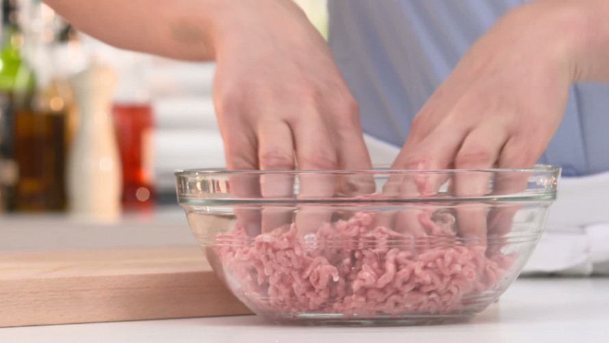 Burger met rode-uienjam stap 05.mp4