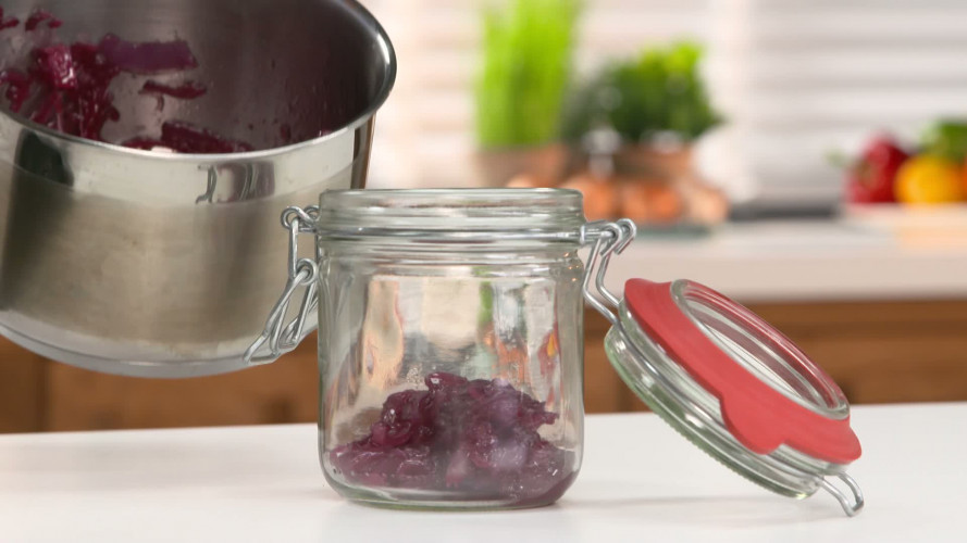 Burger met rode-uienjam stap 04.mp4