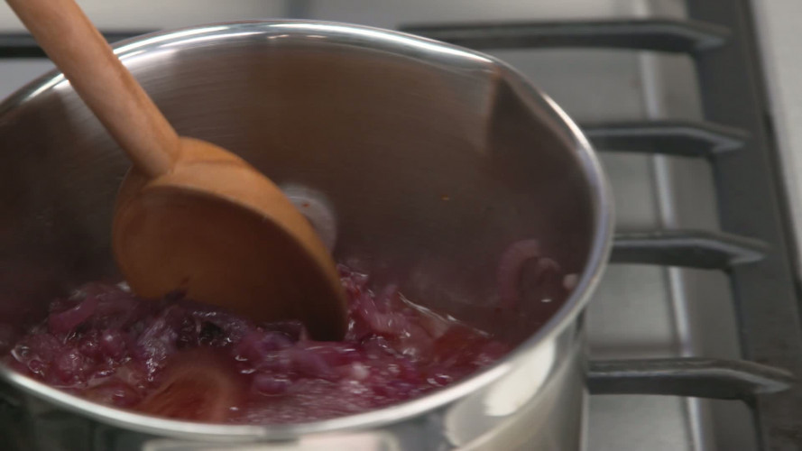 Burger met rode-uienjam stap 03.mp4