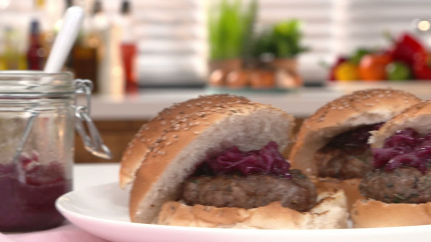 Burger met rode-uienjam stap 08.mp4