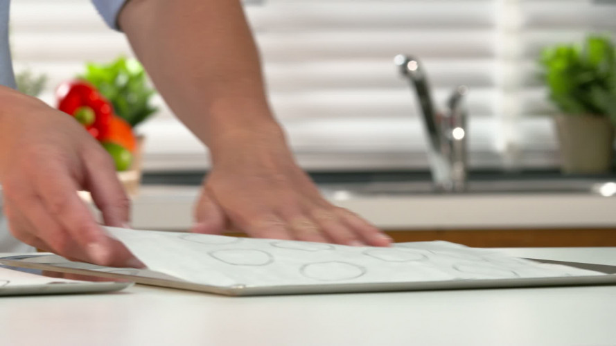 Chocolademacarons met hazelnootpasta stap 02.mp4