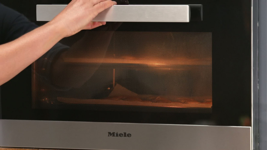 Chocolademacarons met hazelnootpasta stap 16.mp4