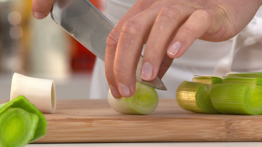 Kip in wijn gestoofde prei & tijm stap 09.mp4