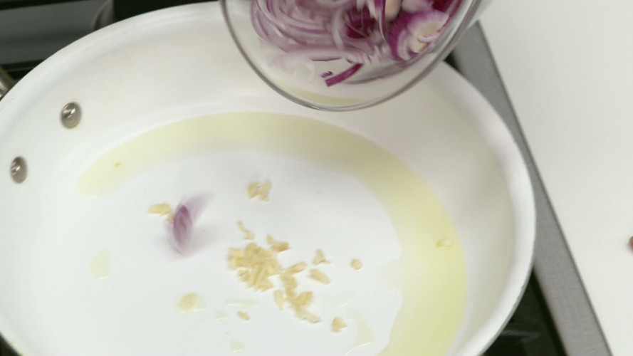 Hartige taart met tomaat & ui stap 08.mp4