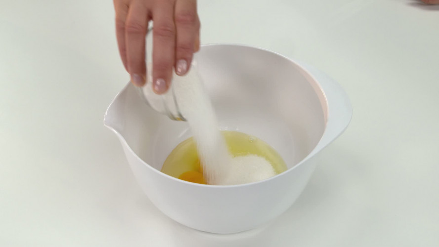 Madeleines met amandel en sinaasappel R1071166 stap 02.mp4