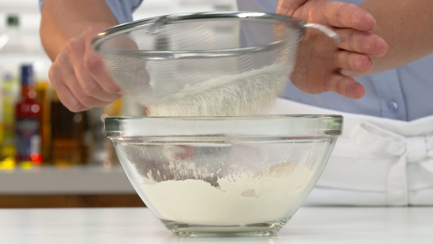 Courgette-geitenkaasquiche met munt R932830 stap 01.mp4