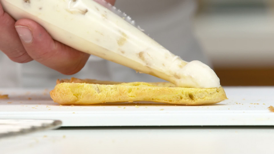 Eclairs met banaan en chocolade stap 16.mp4